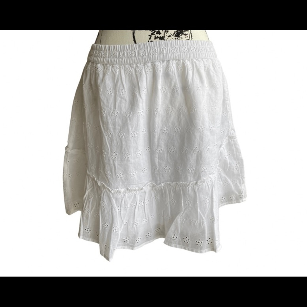 Hollister Ultra High Rise Mini Skirt (Eyelet Keyhole) LARGE